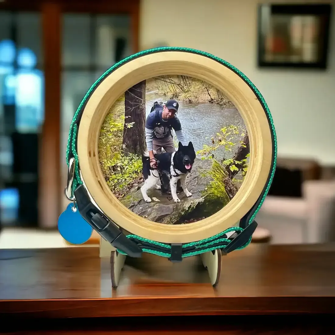 Medium Dog Collar Picture Frame "The Beagle"
